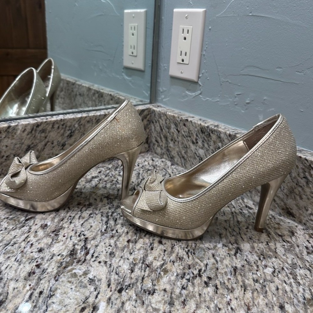 Madeline Women Gold Glitter Peep Toe Platform Pumps Bow Evening Heels Size 7.5